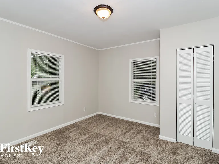 476 Rigby St — Photo 13