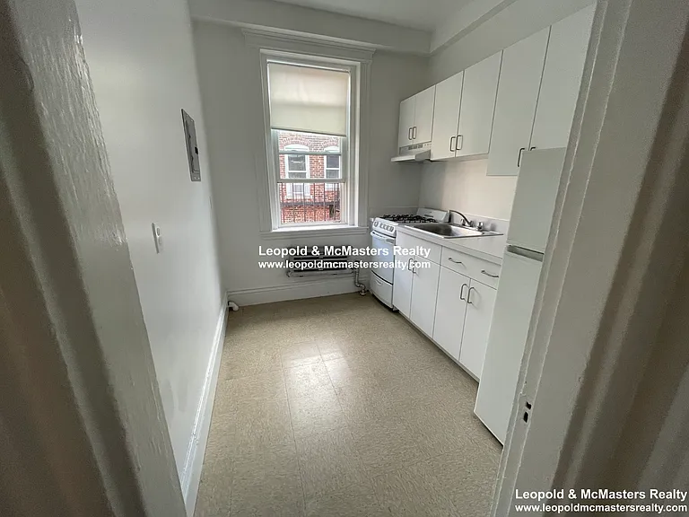 120 Warren St #8 — Photo 6