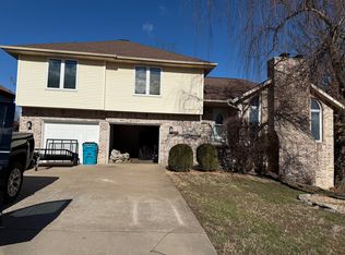 1957 W Nottingham St, Springfield, MO 65810