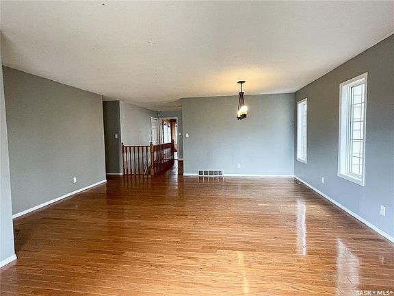 3rd image of 11 Coupland Cres
