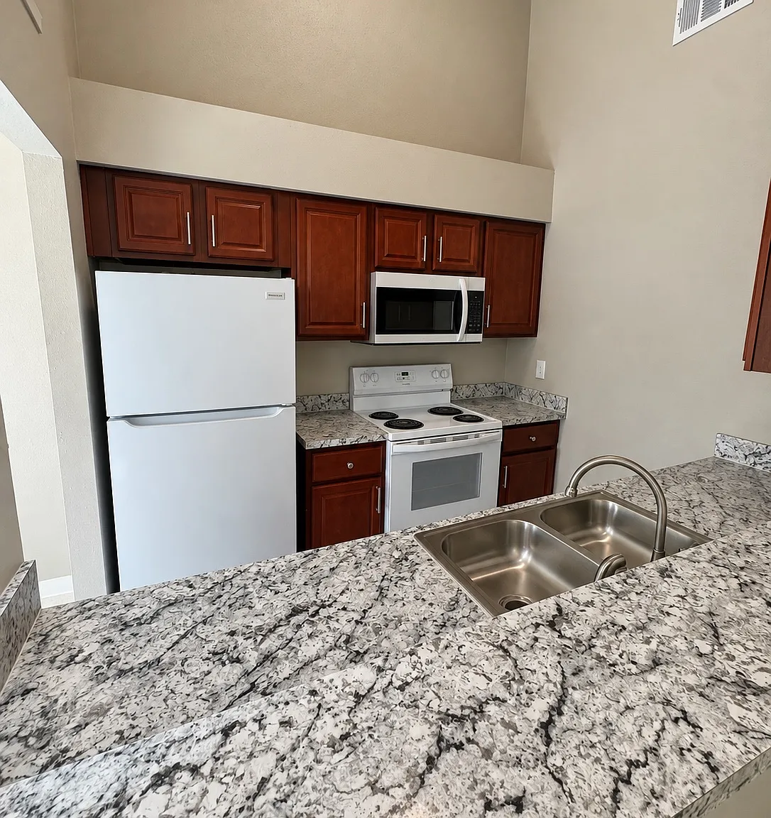 3 bed, 1100 sqft, $1,750 — Photo 3
