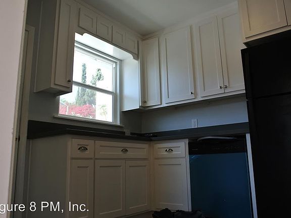 4th image of 1315 Douglas St