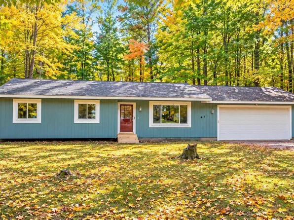 4873 S Red Oaks Dr, Traverse City, MI 49685
