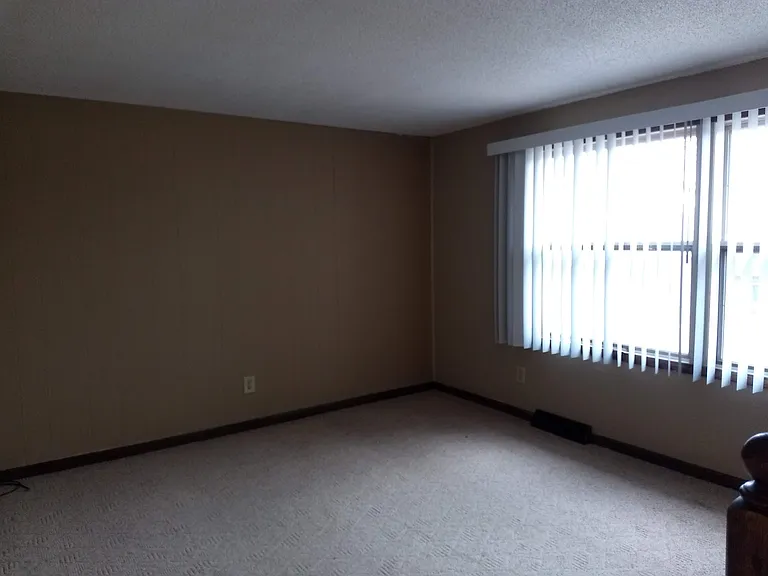 1523-1525 Nicholas Dr — Photo 3