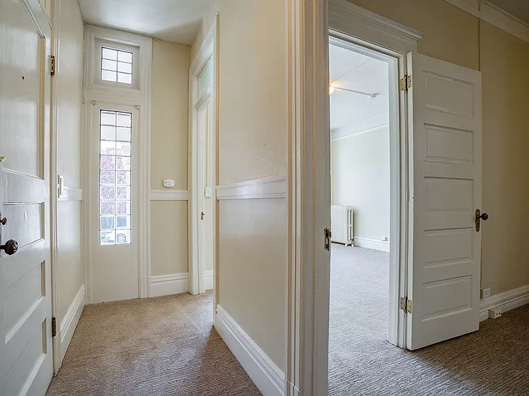 Alexander Apartments — Photo 14