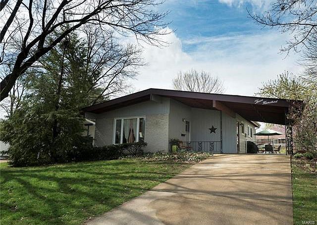 1st image of 300 Versailles Dr