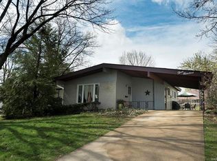 300 Versailles Dr, Florissant, MO 63031