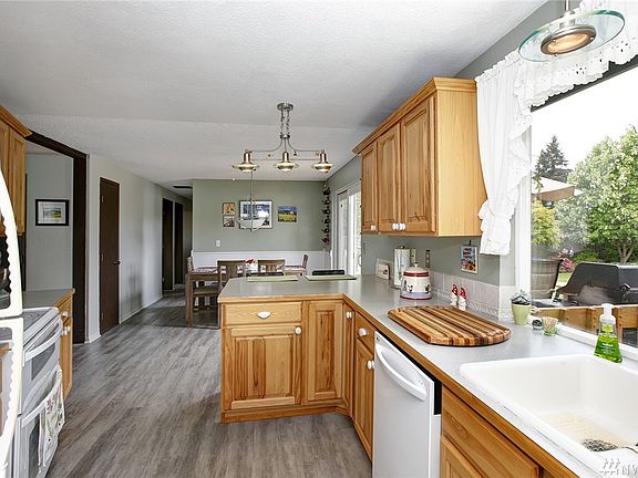 4th image of 821 25th St SE