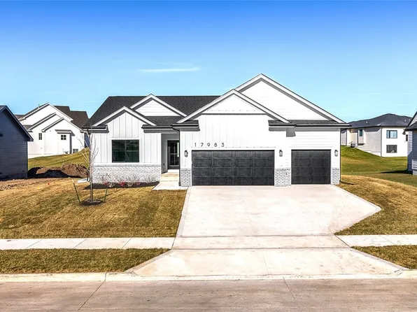 17983 Valleyview Dr, Clive, IA 50325