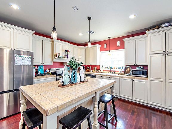 5th image of 232 E 5th St