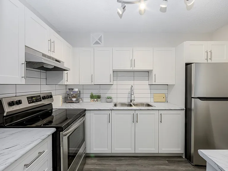 300 Antibes Dr — Photo 1