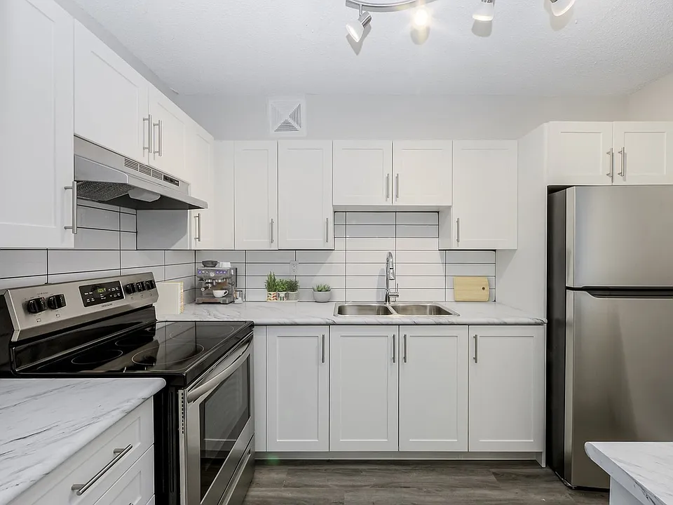 300 Antibes Dr