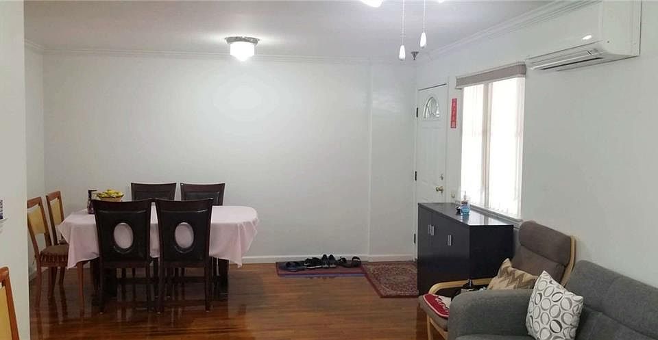 1st image of 28 Bay 26 St