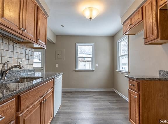3rd image of 27520 Kaufman St