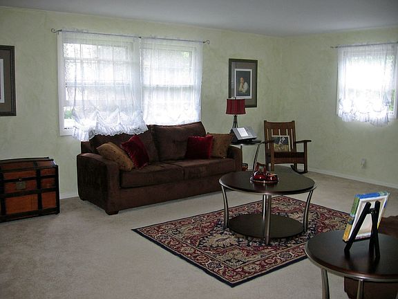 Light & bright living room