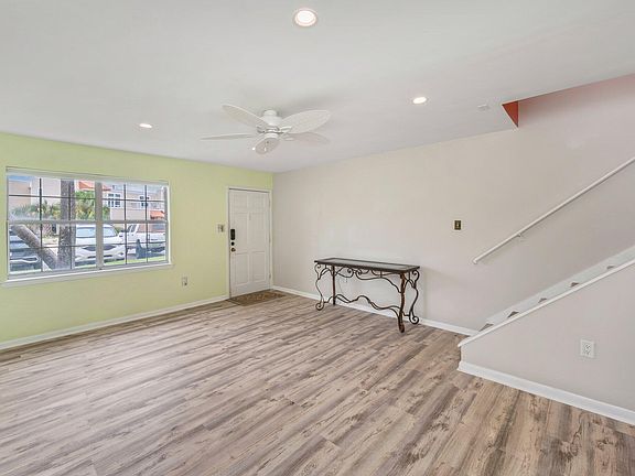 4th image of 216 Angler Ave Unit 4