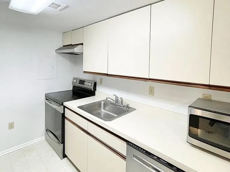 1600 Prince St #605 — Photo 14