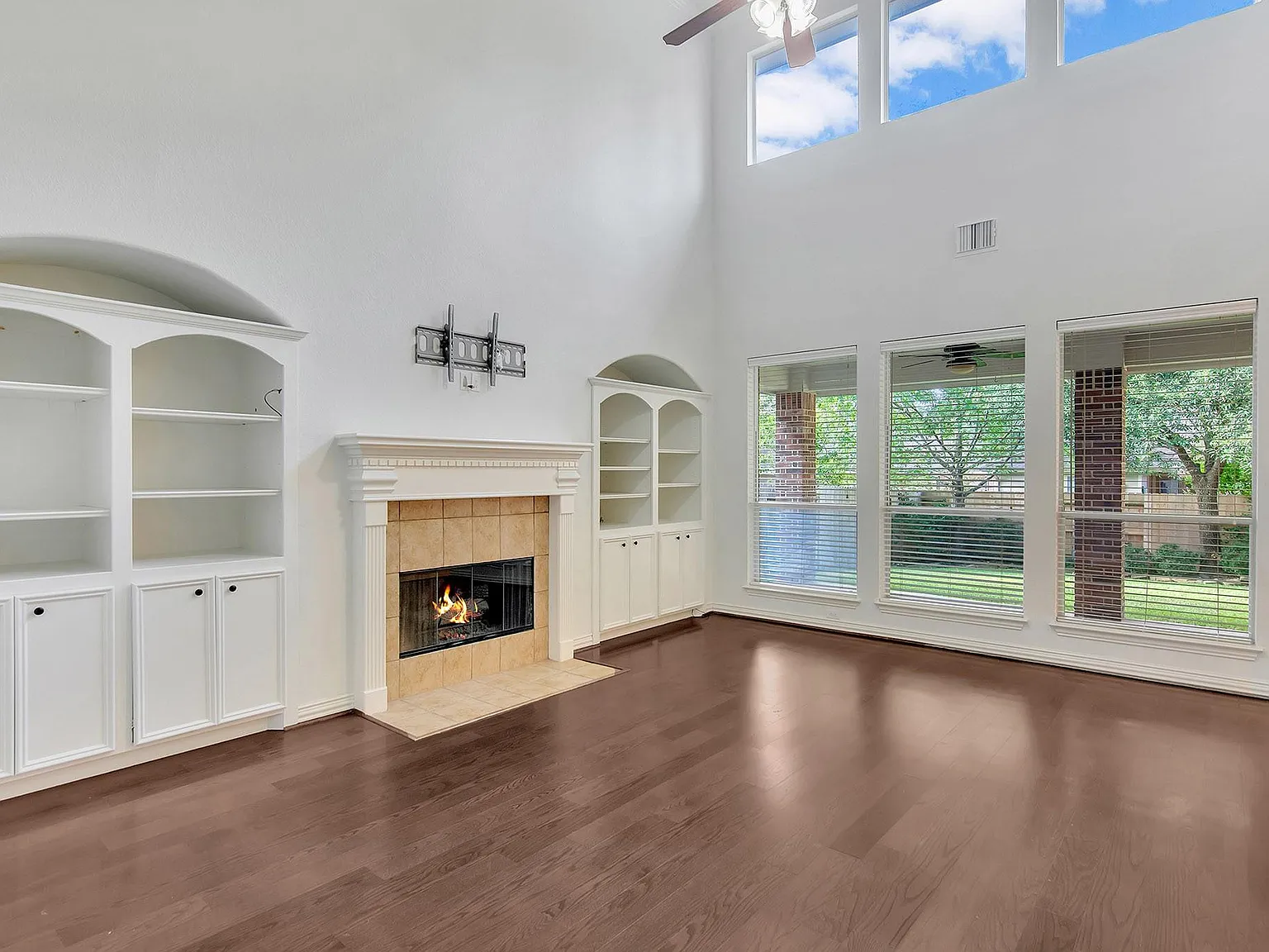 5 bed, 3.0 bath, 2969 sqft, $3,300 — Photo 1