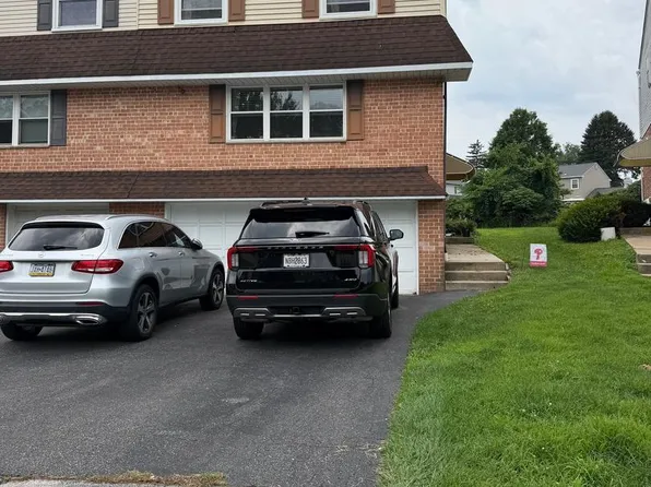 622 Country Ln, Morton, PA 19070