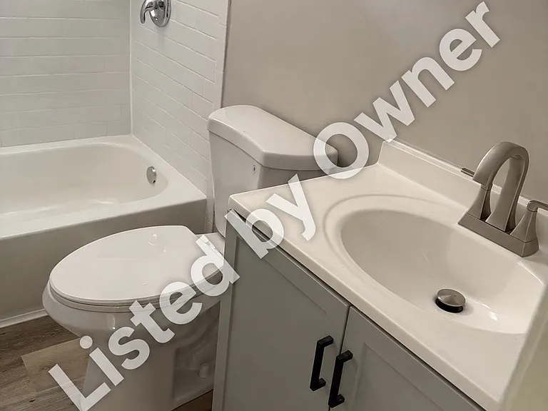 148 S Bohemia Ave — Photo 3