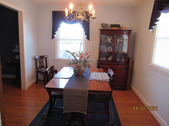 5th image of 225 Windsor Dr
