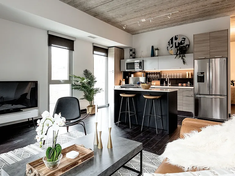 Seven 10 West — Photo 3