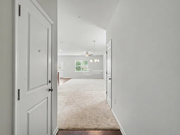 4 bed, 3.0 bath, 2400 sqft, $2,199 — Photo 4