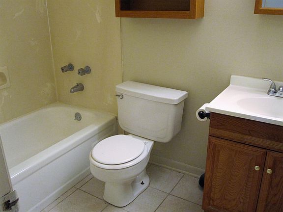 5th image of 201 Stanford Dr APT C