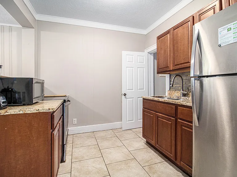 805 Miner St — Photo 11