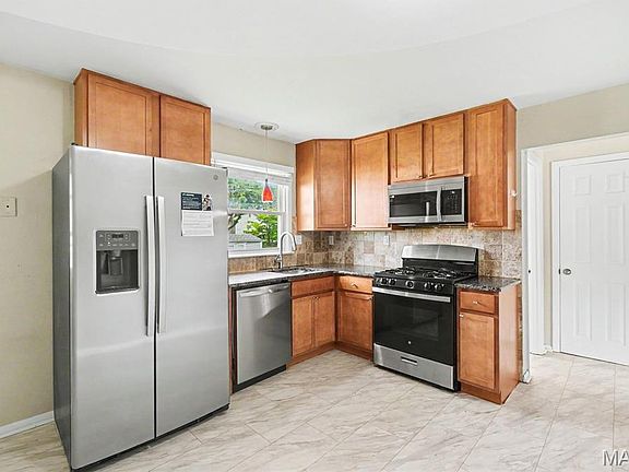 4th image of 245 Jeanette Dr