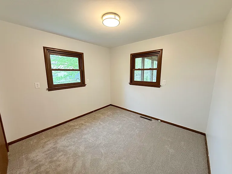 2350 N Eastman Rd — Photo 7