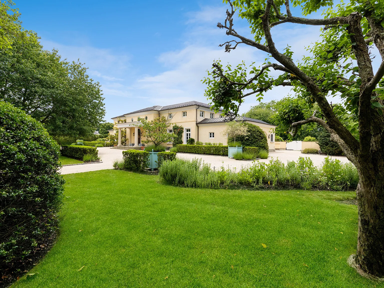 Wyandanch Beach Estate — Photo 1