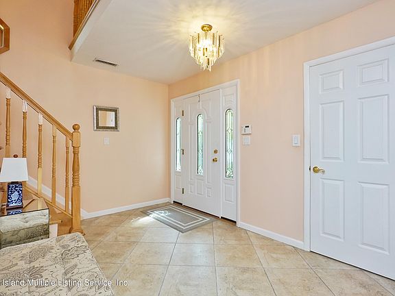 5th image of 61 Park Dr N