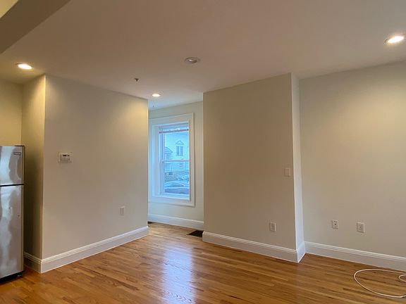 2nd image of 18 Brainerd Rd #12