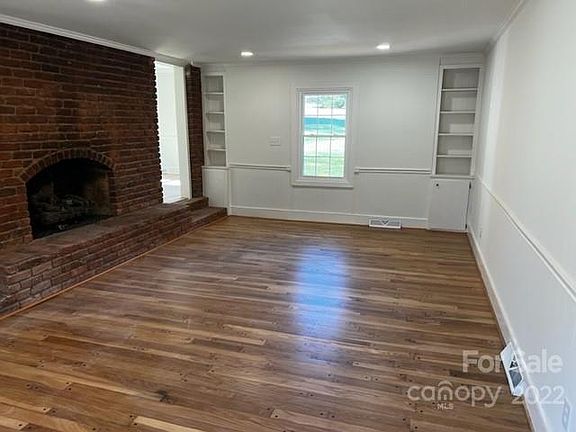 4th image of 222 Windsor Dr