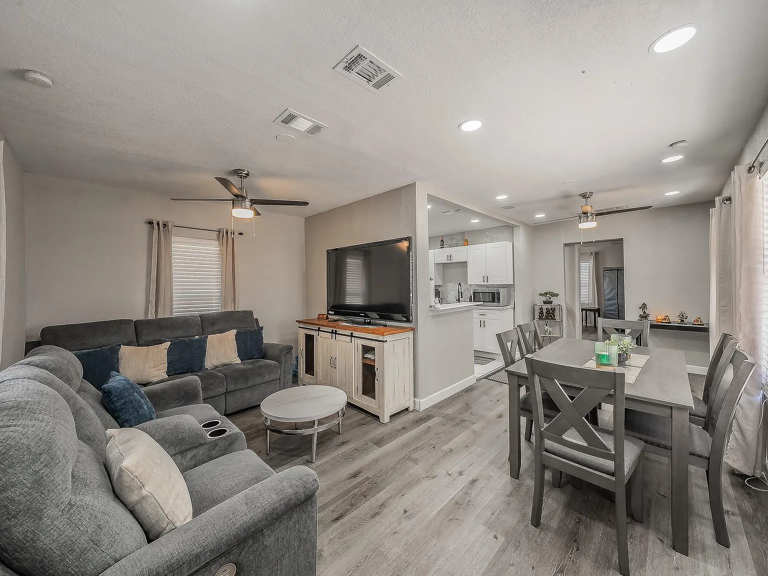 2 bed, 1005 sqft, $1,499 — Photo 3