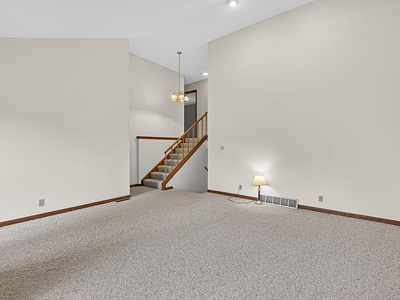 5th image of 1925 Wembley Rd