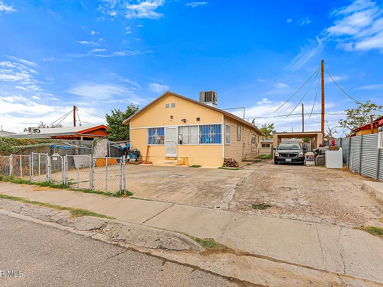 209 N Seville Dr — Photo 3