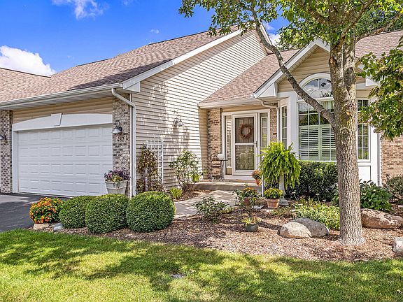 3rd image of 482 Potters Dr