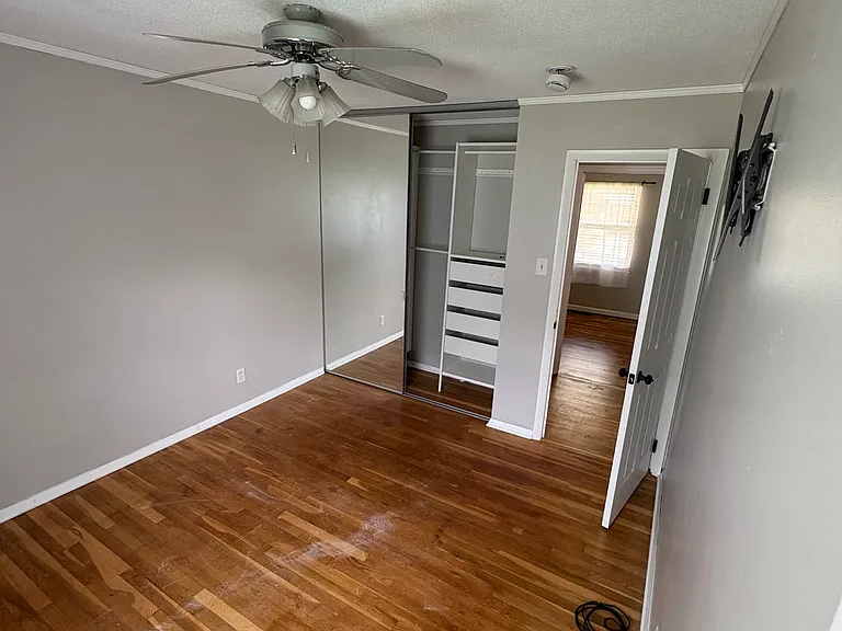 921 Gustane Dr — Photo 4