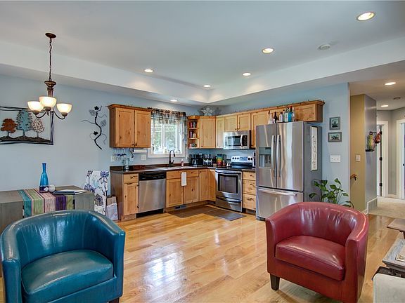 5th image of 1317 Boulevard Place