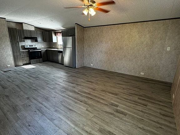 3rd image of 700 E 6th St #143