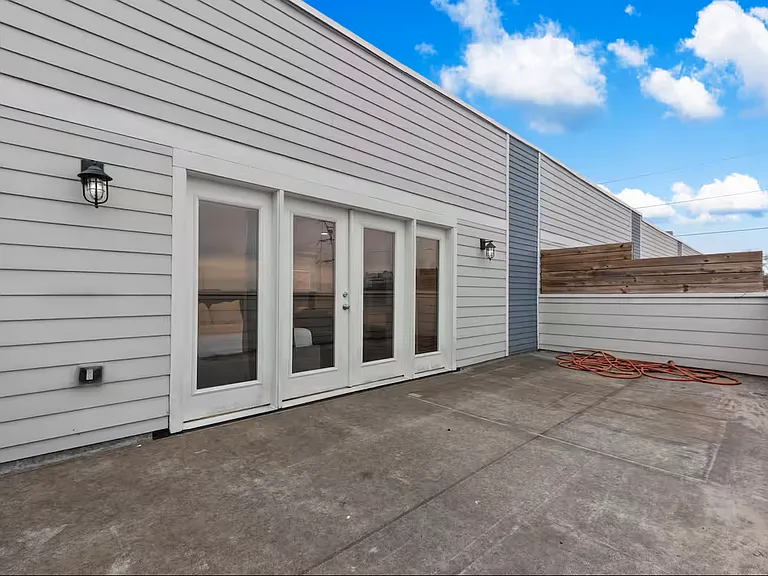663 Boulevard NE — Photo 23
