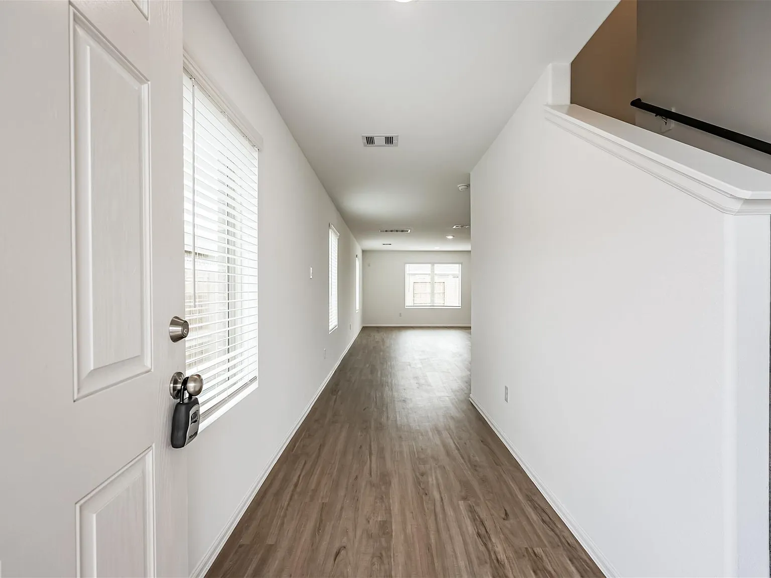 4 bed, 2.5 bath, 2293 sqft, $2,350 — Photo 4