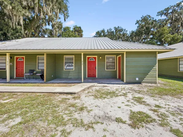 217 S 7th St, Palatka, FL 32177