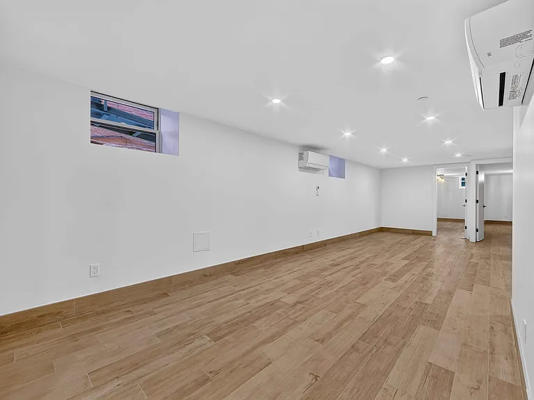 376 Montgomery St #1A — Photo 9