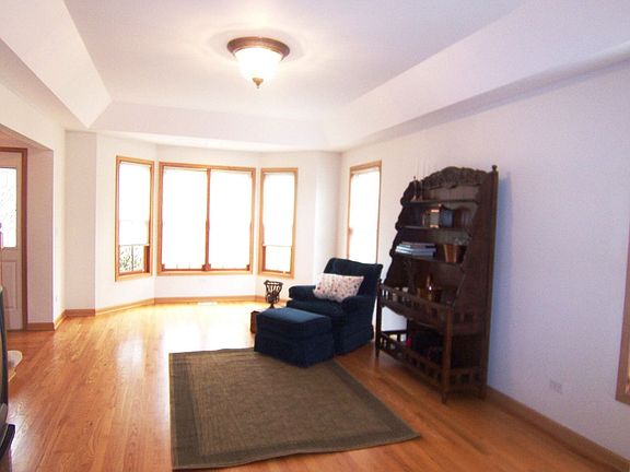 Bright Spacious Living Room
