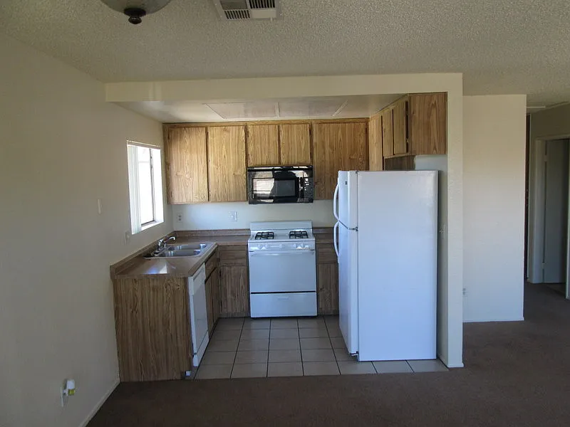 2 bed, 1000 sqft, $1,100 — Photo 3