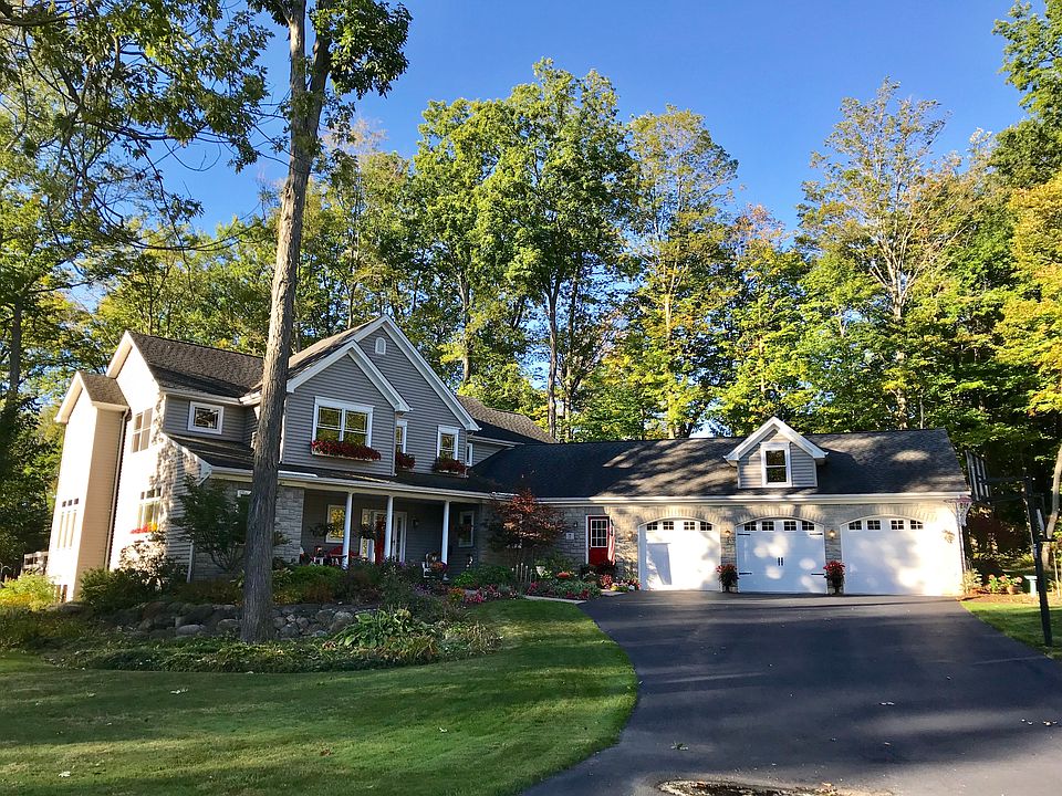 1st image of 7 Lockwood Ln