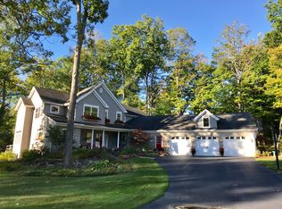 7 Lockwood Ln, Orchard Park, NY 14127